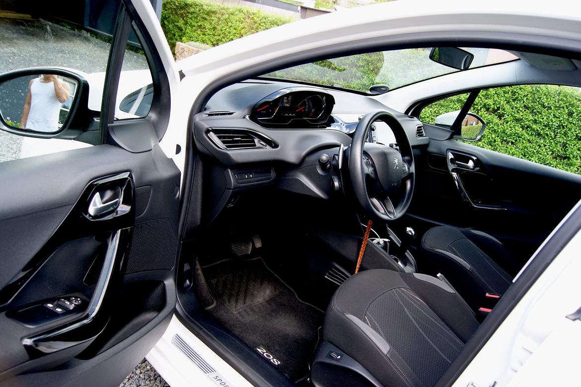 Peugeot 208 1.4 E-HDI ESG billede 11