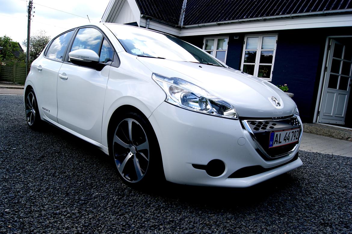 Peugeot 208 1.4 E-HDI ESG billede 6