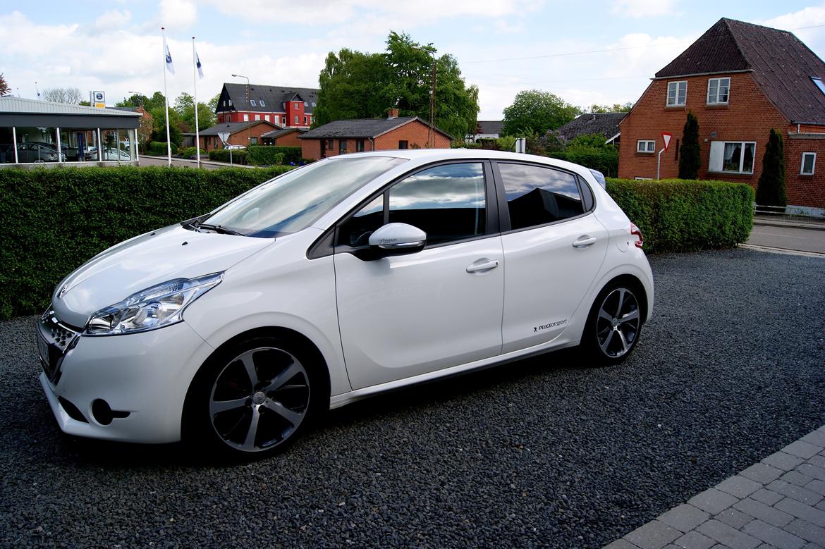 Peugeot 208 1.4 E-HDI ESG billede 3