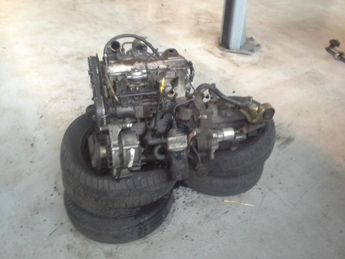 VW Golf 1 - motoren var total slidt op , bemærk tandremmen   billede 18