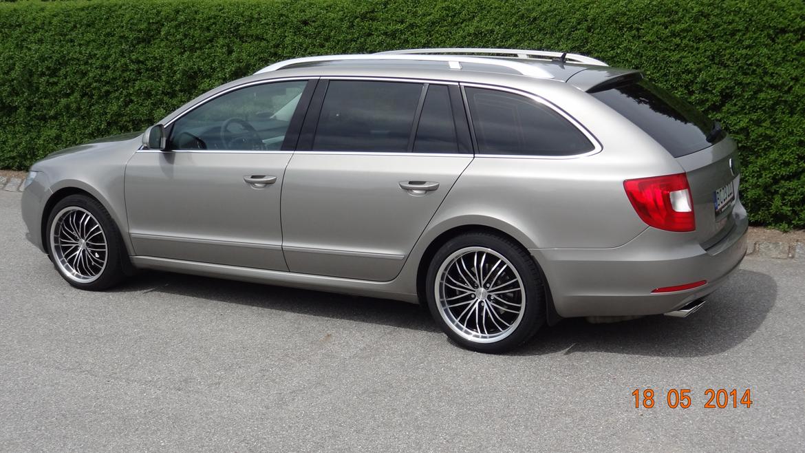 Skoda Superb Combi  1,8 Tsi SOLGT billede 2