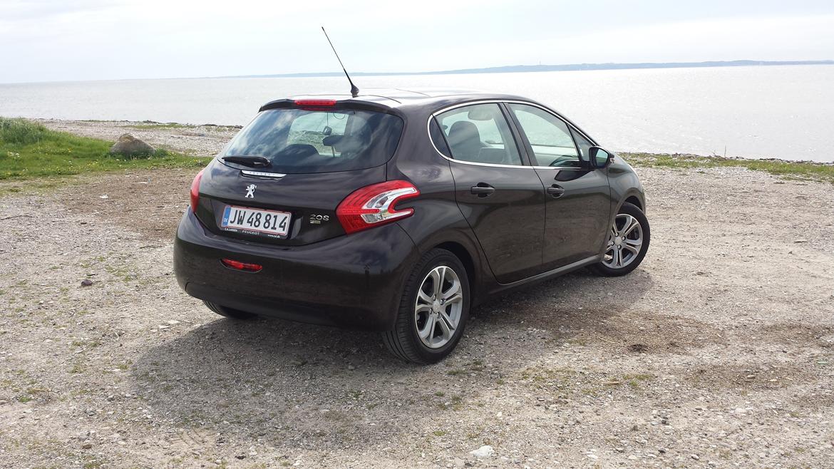 Peugeot 208 Allure 1,6 e-HDi 114 billede 10