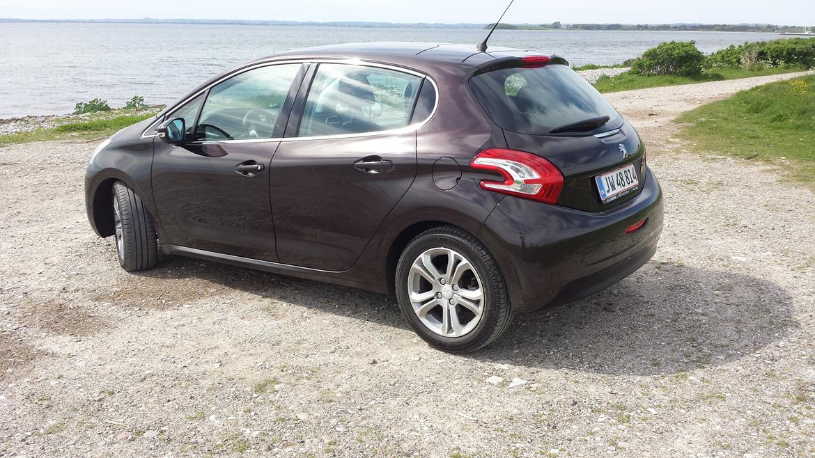 Peugeot 208 Allure 1,6 e-HDi 114 billede 12