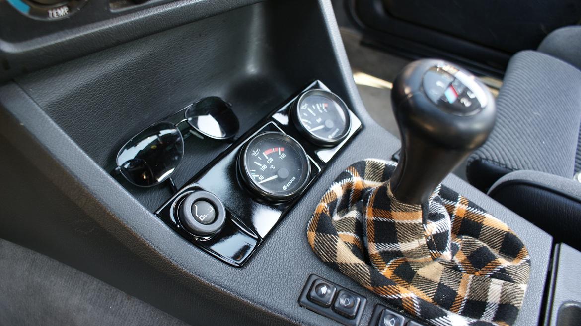 BMW E30 320i - Urholder af Spetzler Customs og Gearmanchet fra Fuzz Fabrics. billede 19