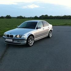 BMW E46 323i