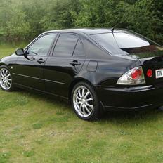 Lexus IS200