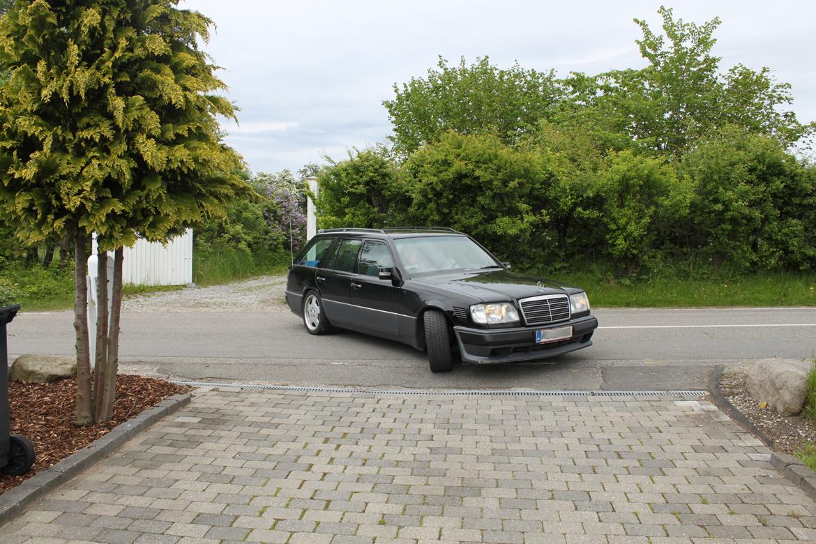 Mercedes Benz S124 - 300TD Turbo - godt læsset afsted fra sjov med vennerne et par dage billede 21