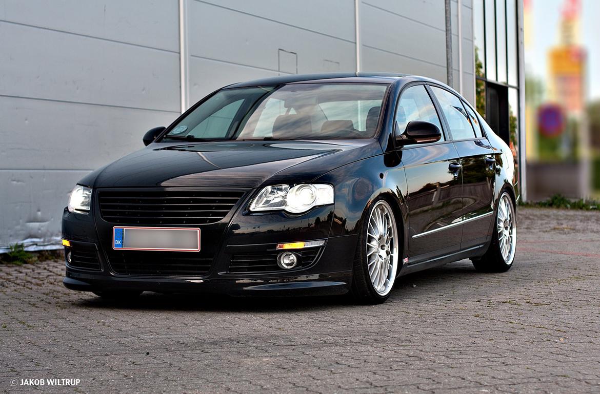 VW Passat 3C *TYSKEREN* - US Light, Xenon, R-Line front, matsort, emblemfri grill, 19" Dotz billede 1
