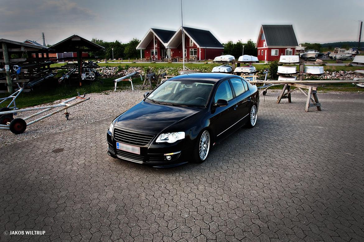 VW Passat 3C *TYSKEREN* - US Light, Xenon, R-Line front, matsort, emblemfri grill, 19" Dotz billede 2