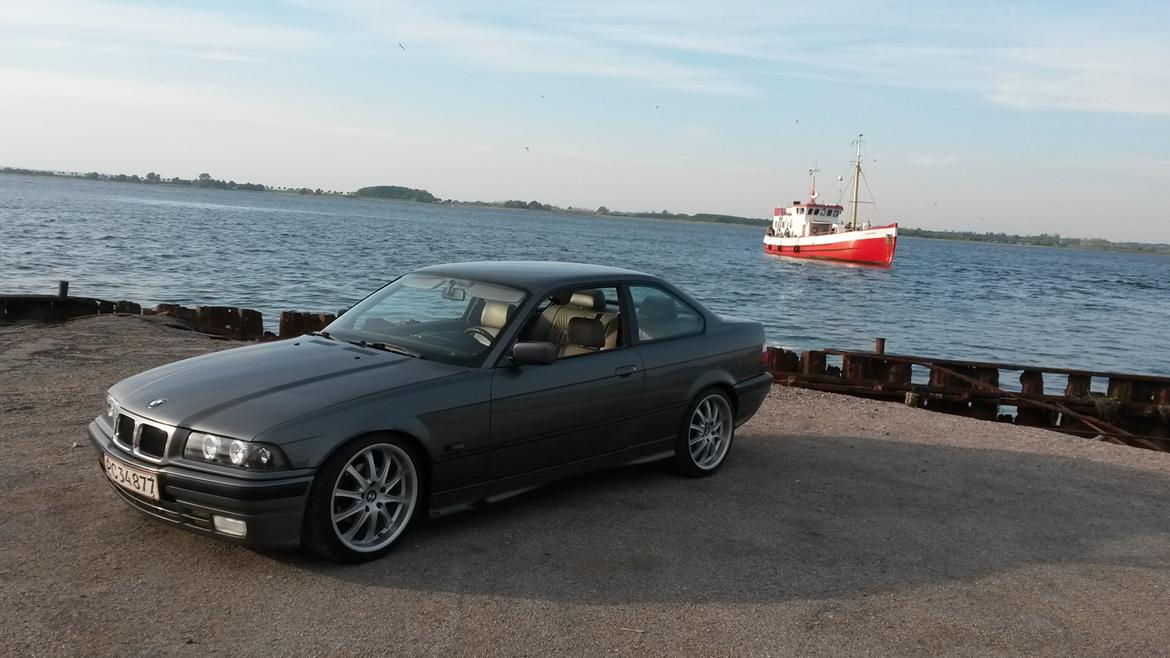BMW E36 Coupe 320I (skilt ad igang med at renovering) billede 1