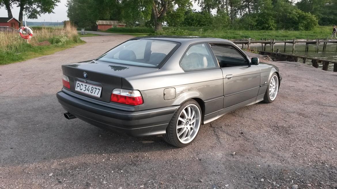BMW E36 Coupe 320I (skilt ad igang med at renovering) billede 2