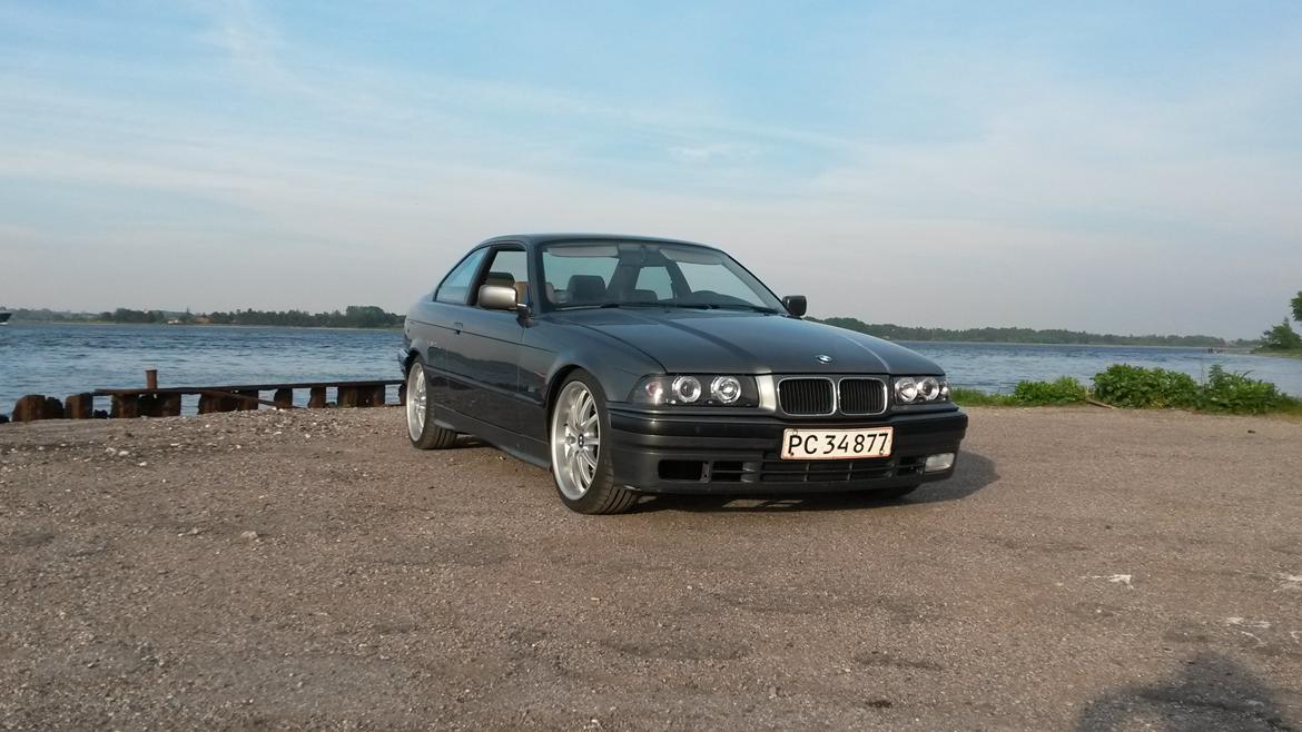 BMW E36 Coupe 320I (skilt ad igang med at renovering) billede 4