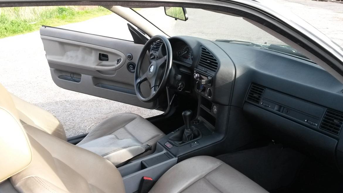 BMW E36 Coupe 320I (skilt ad igang med at renovering) billede 8