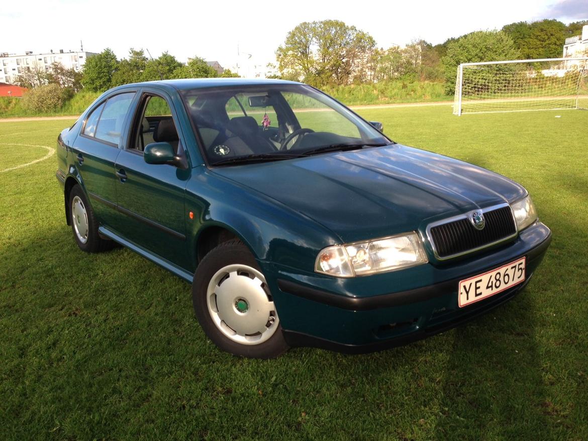 Skoda Octavia 1.6 GLX 8V SOLGT billede 2