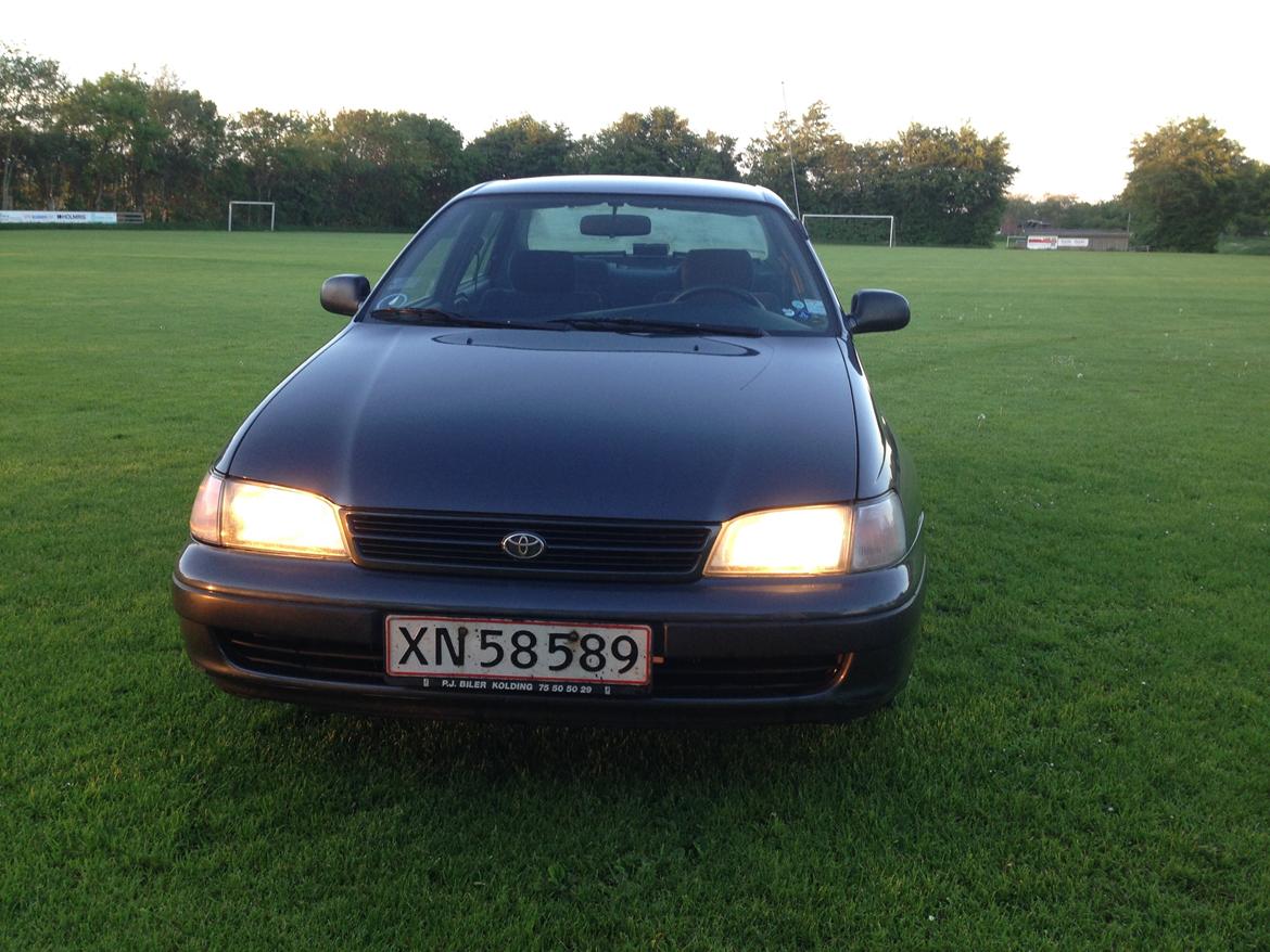 Toyota carina e (SOLGT) billede 2