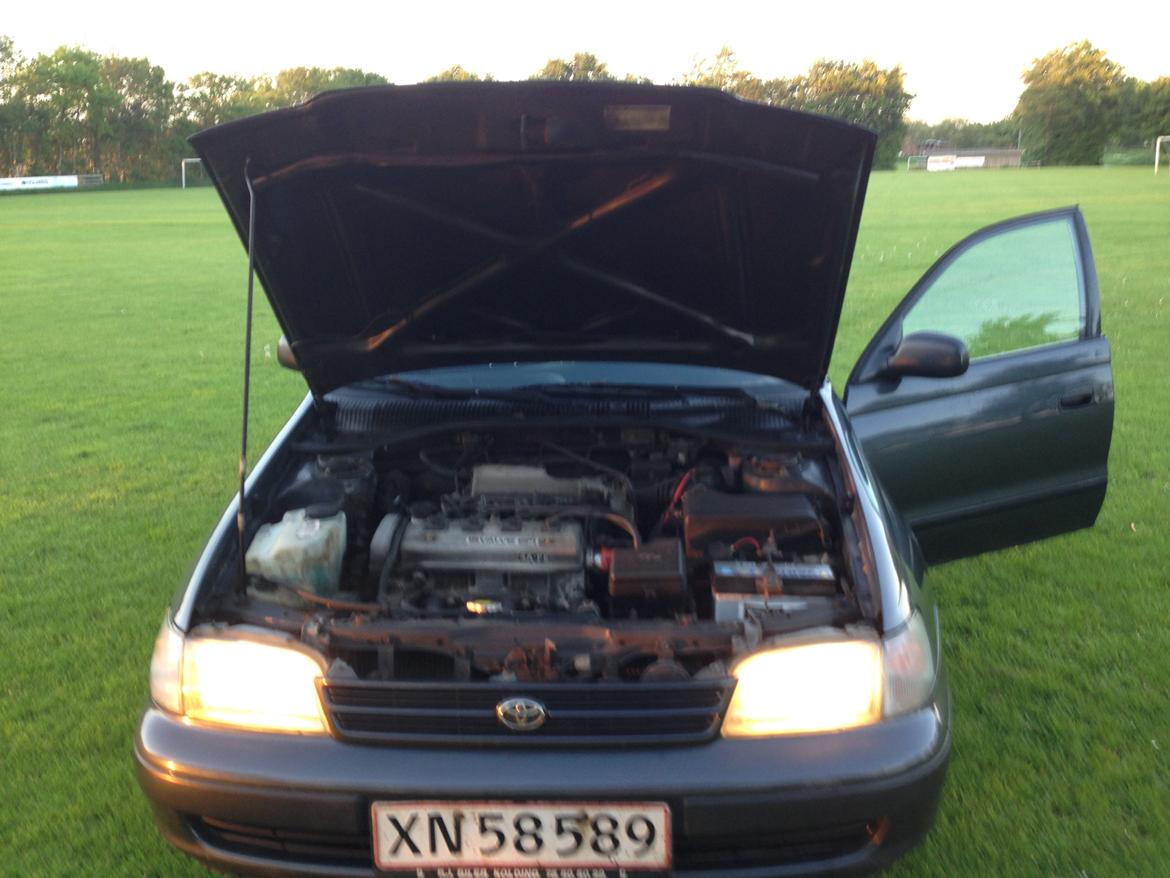 Toyota carina e (SOLGT) billede 9