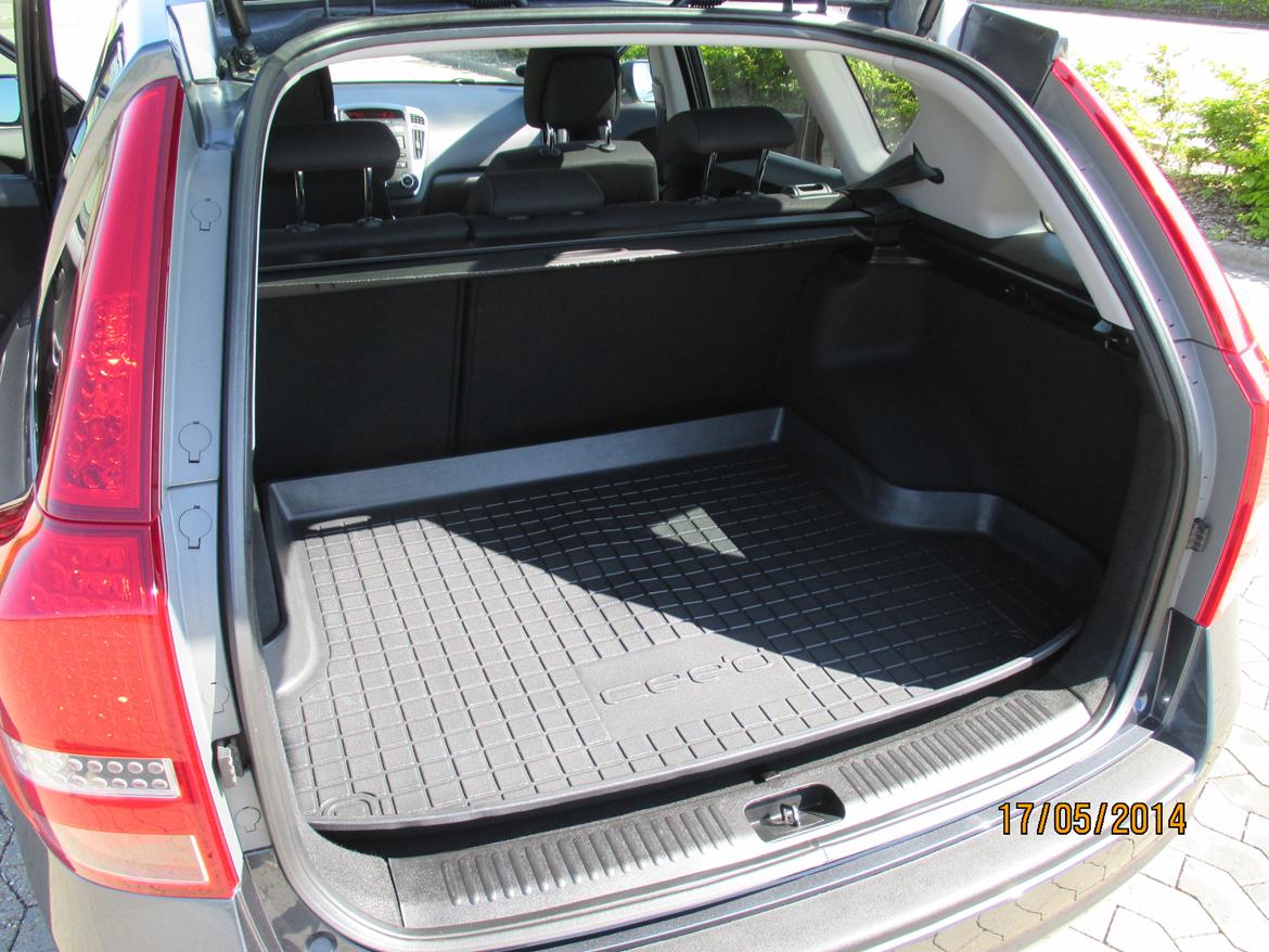 Kia Ceed SW - Nu med bakke - barnevogn og småfolk bliver snart en del af pakken så må jeg hellere beskytte gulvtæppet... ;-) billede 11