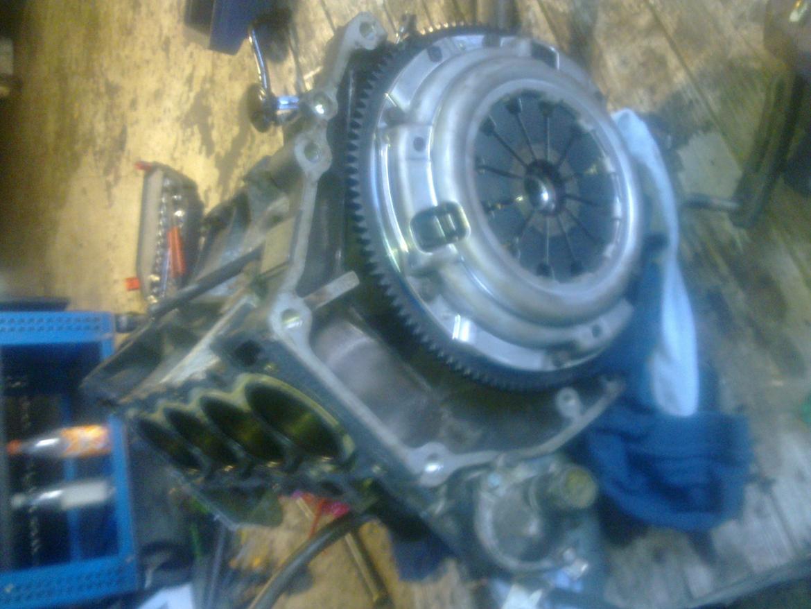 Honda Civic SOLGT! - Spændes i moment efterfølgende. Var lidt i tvivel om tykkelsen på toppakningen, men det ser fint ud. billede 30