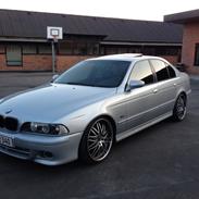 BMW 528i