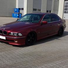 BMW E39 528i
