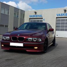BMW E39 528i
