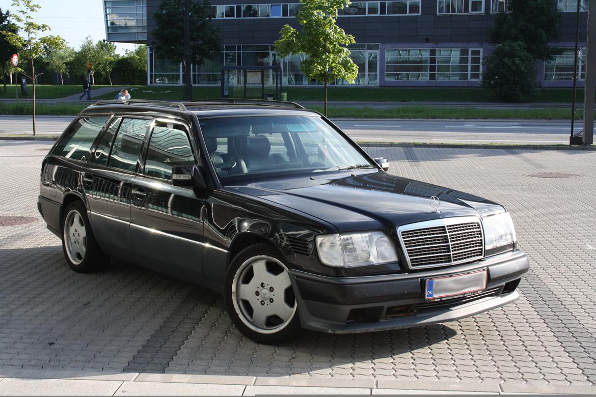 Mercedes Benz S124 - 300TD Turbo - dejligt billed ved sydhavnen billede 15