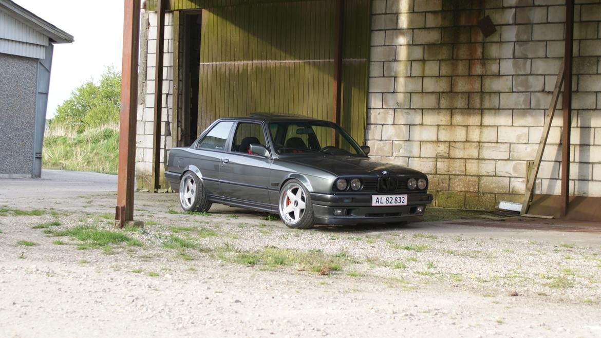 BMW 325i E30 V8 billede 2