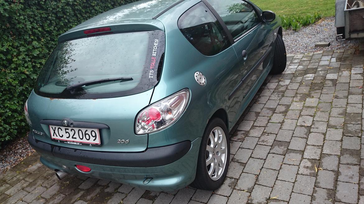 Peugeot 206 1.4 XR - 2 Stickers monteret en i hver side i bagruden :D billede 24