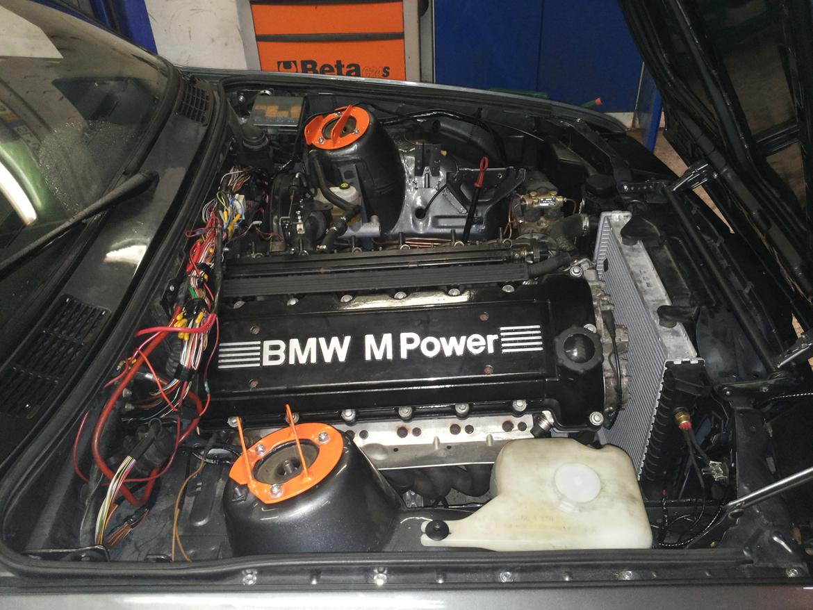 BMW 325i E30 V8 - Den gamle motor S50B30 billede 18
