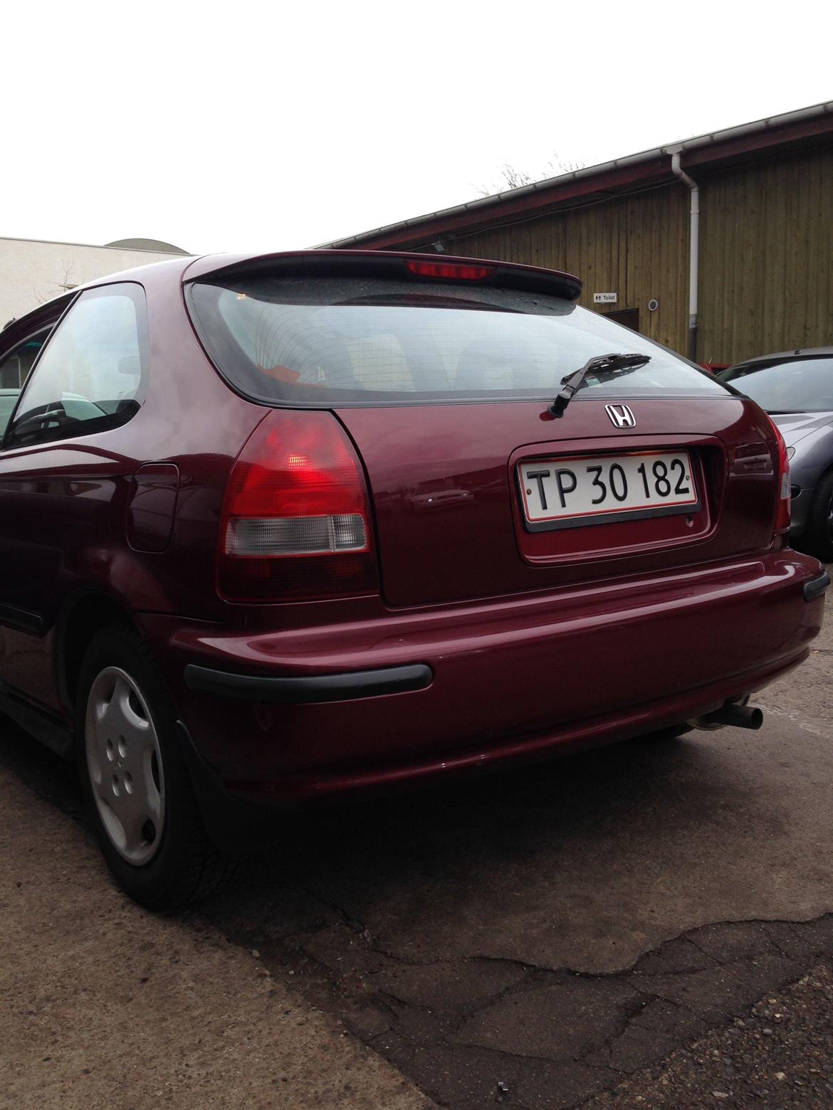 Honda Civic EK3 1.5 VTEC - Står så flot med de nymonterede facelift baglygter :) billede 6