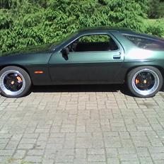 Porsche 928