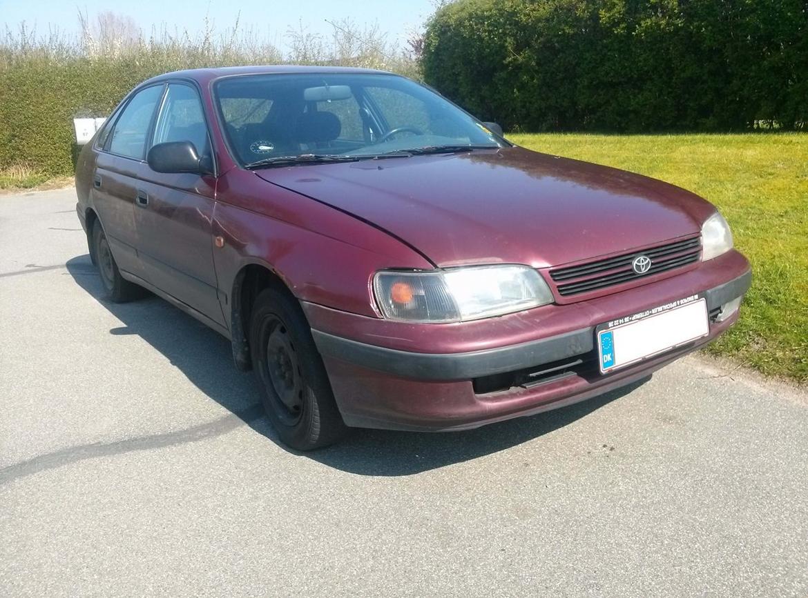 Toyota Carina E 2.0 GLI Notchback *Skrottet* billede 1