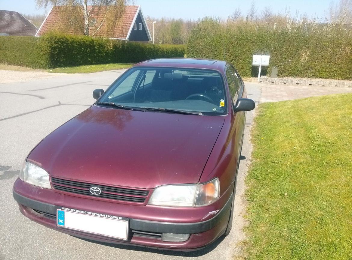 Toyota Carina E 2.0 GLI Notchback *Skrottet* billede 2