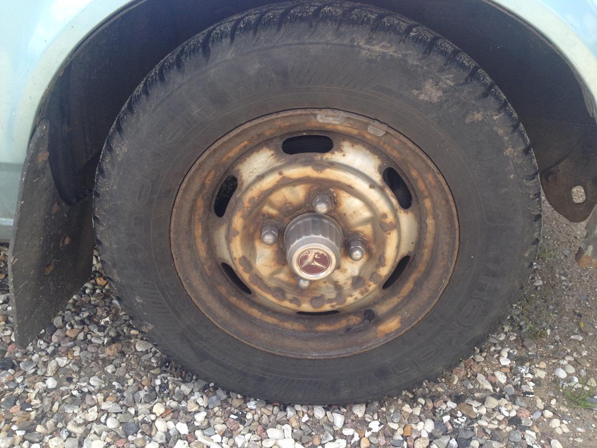 Toyota Corolla CE70 Panel Van - Rustne men originale, med centerkapsler billede 10