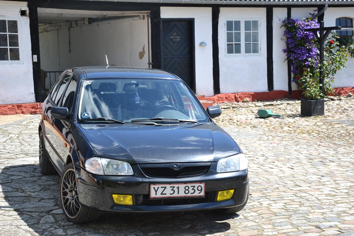 Mazda 323F BJ SLX billede 3