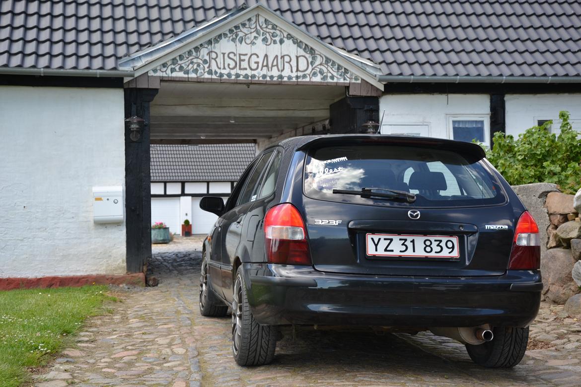 Mazda 323F BJ SLX billede 4