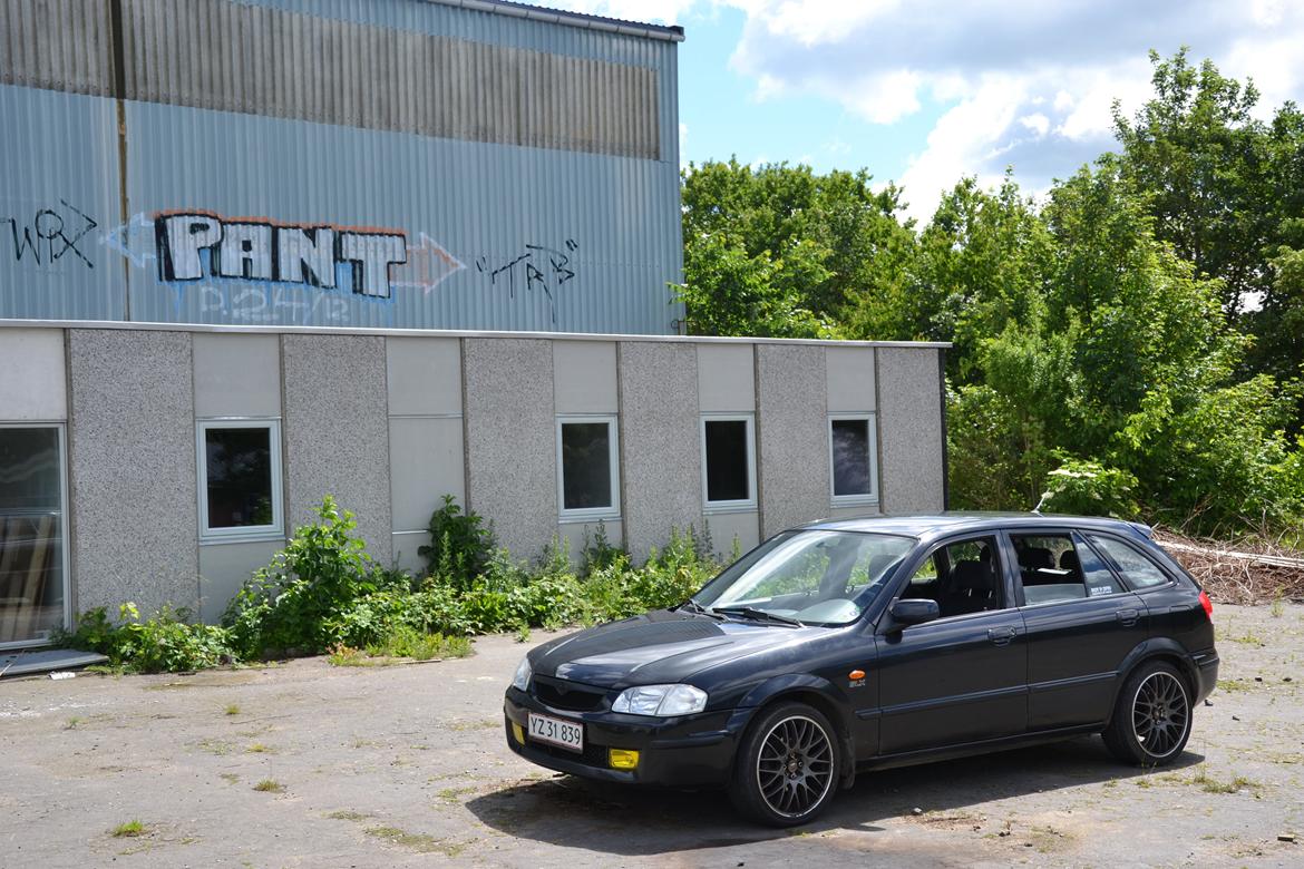 Mazda 323F BJ SLX billede 7