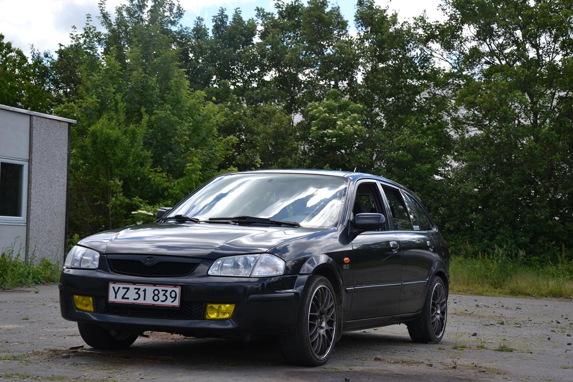 Mazda 323F BJ SLX billede 8
