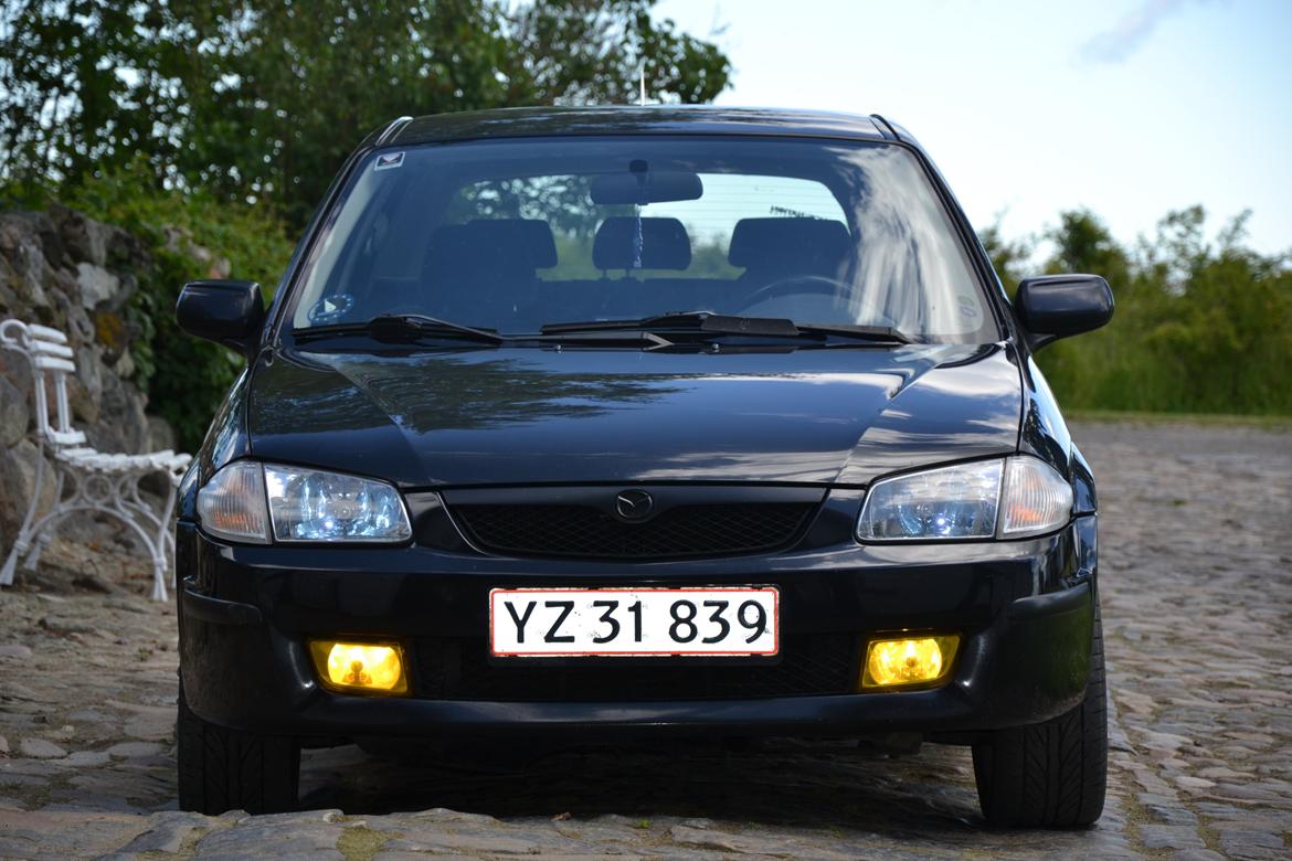 Mazda 323F BJ SLX billede 9