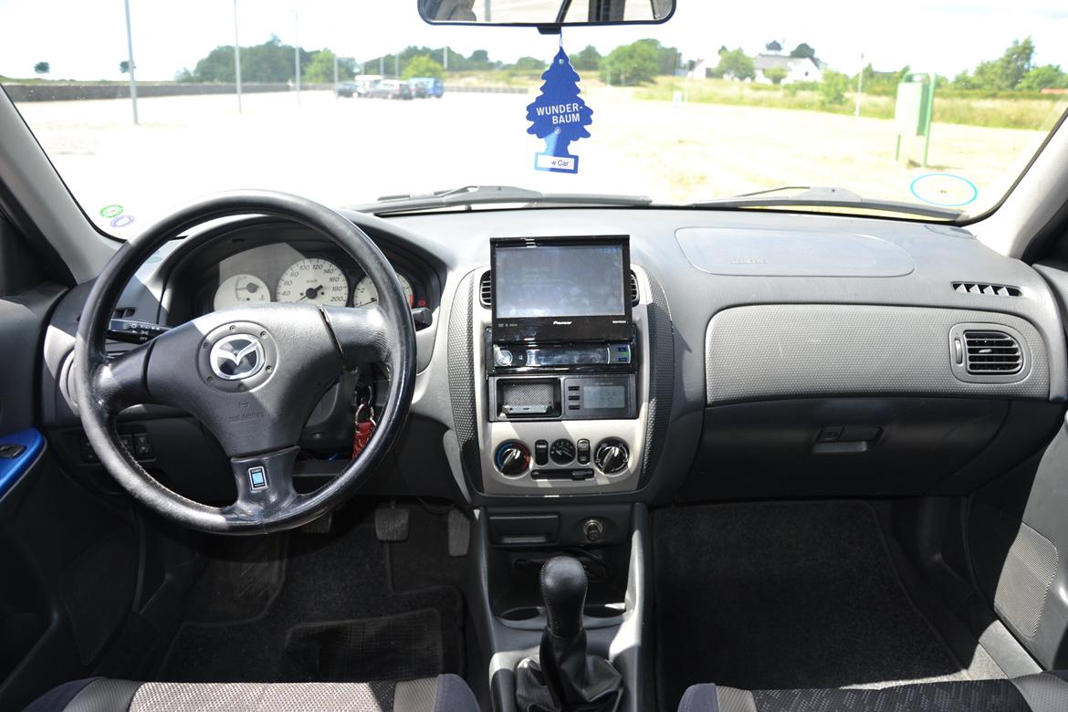 Mazda 323F BJ SLX billede 11