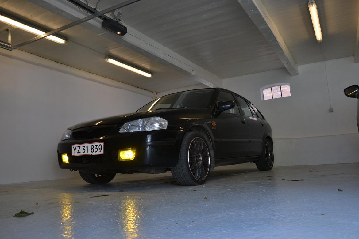 Mazda 323F BJ SLX billede 19