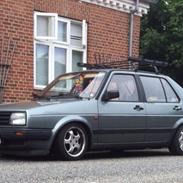 VW Jetta low in slow