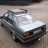 VW Jetta low in slow