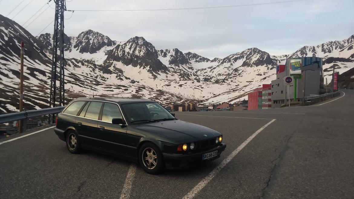 BMW E34 525iA Touring Executive - Andorra 2014 billede 2