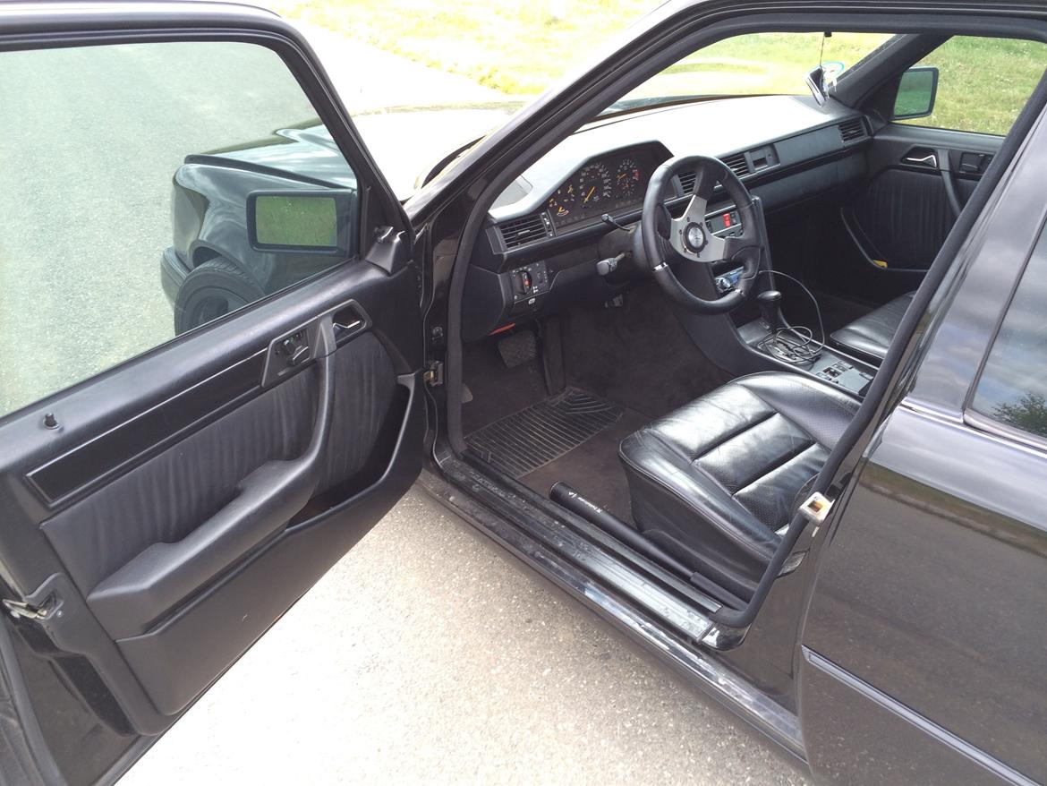 Mercedes Benz 300E-24 billede 14