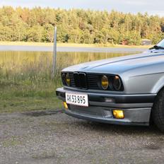 BMW E30 320i