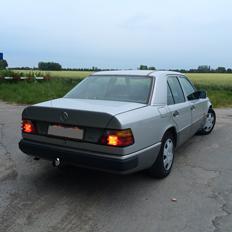 Mercedes Benz W124 200D