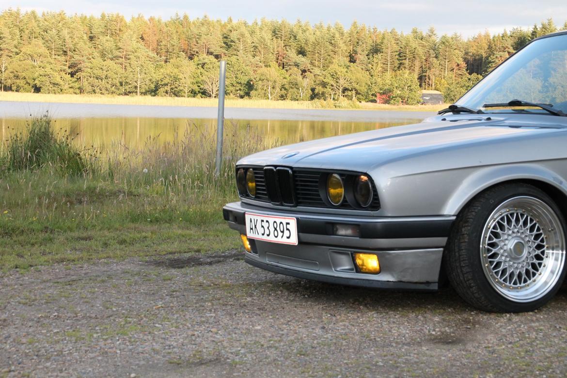 BMW E30 320i billede 2