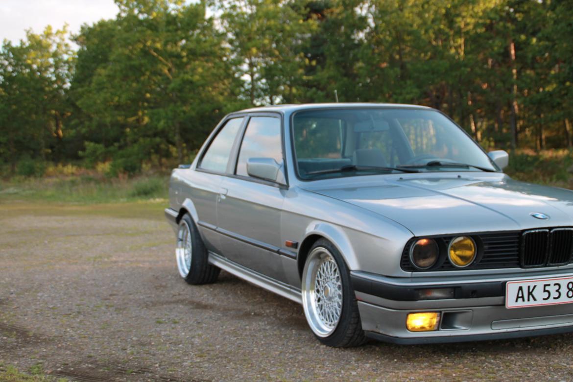 BMW E30 320i billede 8