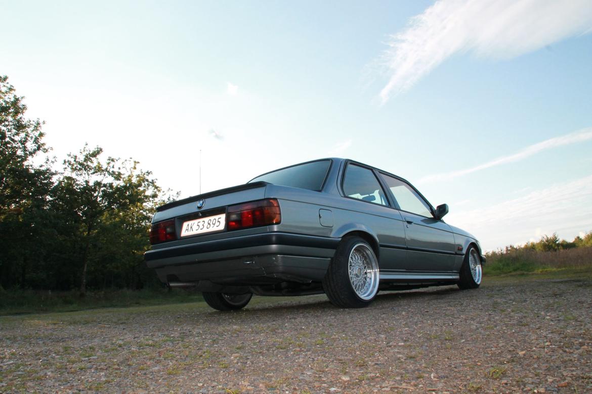 BMW E30 320i billede 9